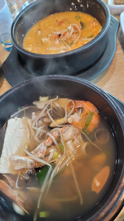 Samcheokjeonbokhaemulttukbaegi (삼척전복해물뚝배기) 3