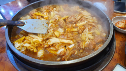 Gunggwoldakgalbi (궁궐닭갈비) 1