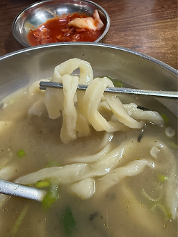 Hongdukkaesonkalguksu (홍두깨손칼국수) 3