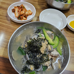 Bajirakkalguksu (바지락칼국수) 1