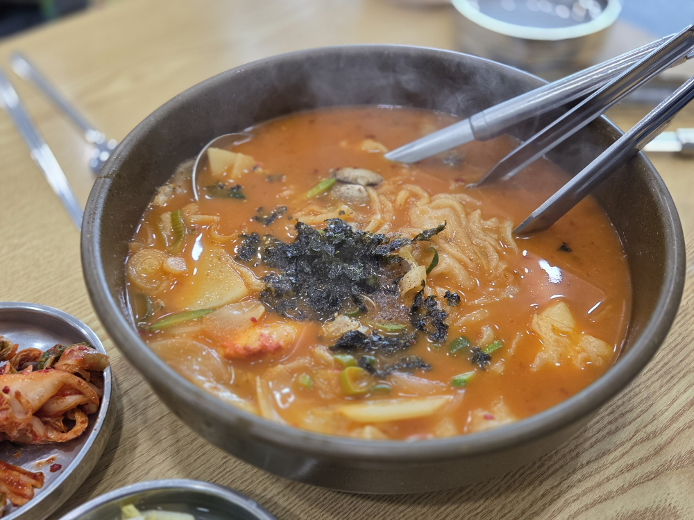 Gangreung jangkalguksu (강릉 장칼국수) 3