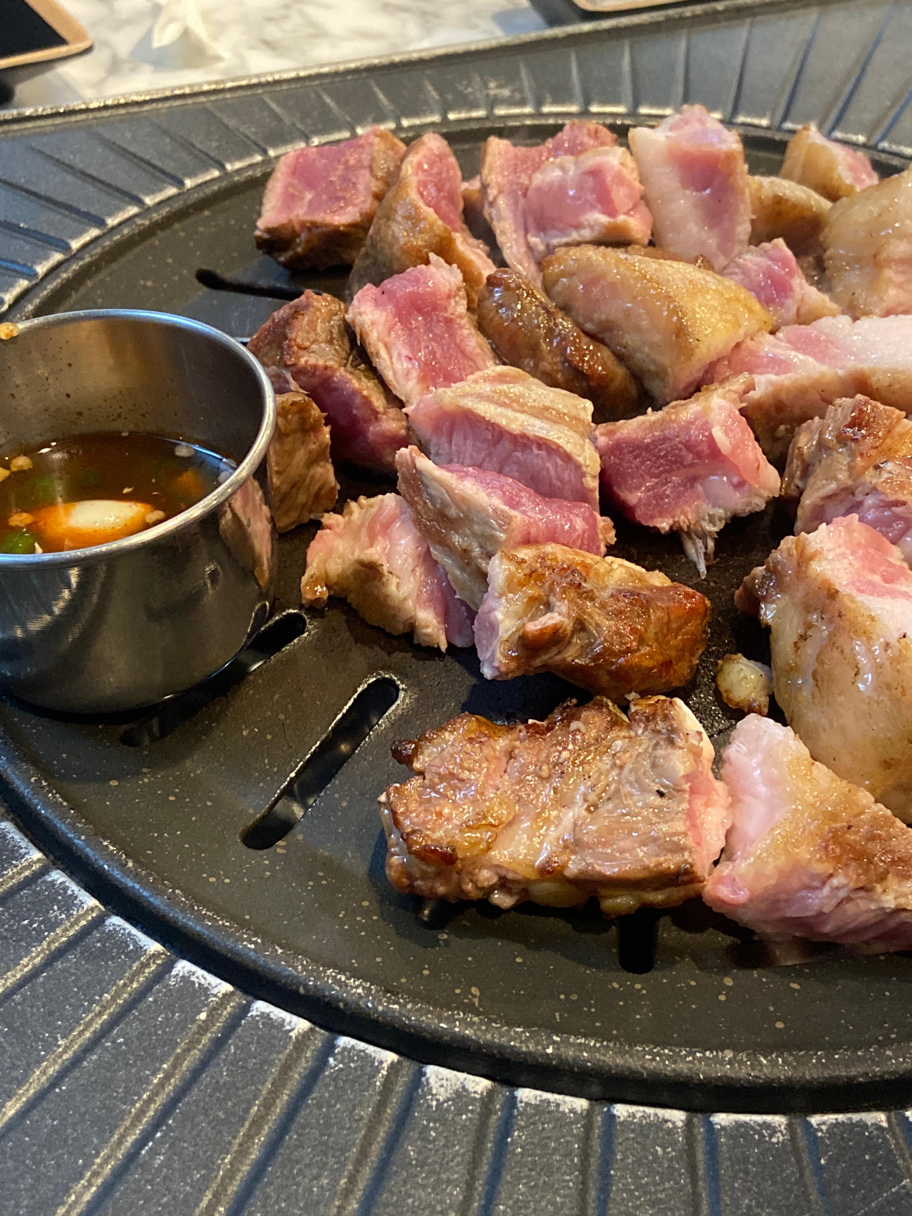 Geumdonheukdwaejisamgyeopsal (금돈흑돼지삼겹살) 1