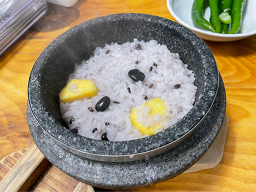 Iseokgeundolsotseolleongtang (이석근돌솥설렁탕) 3