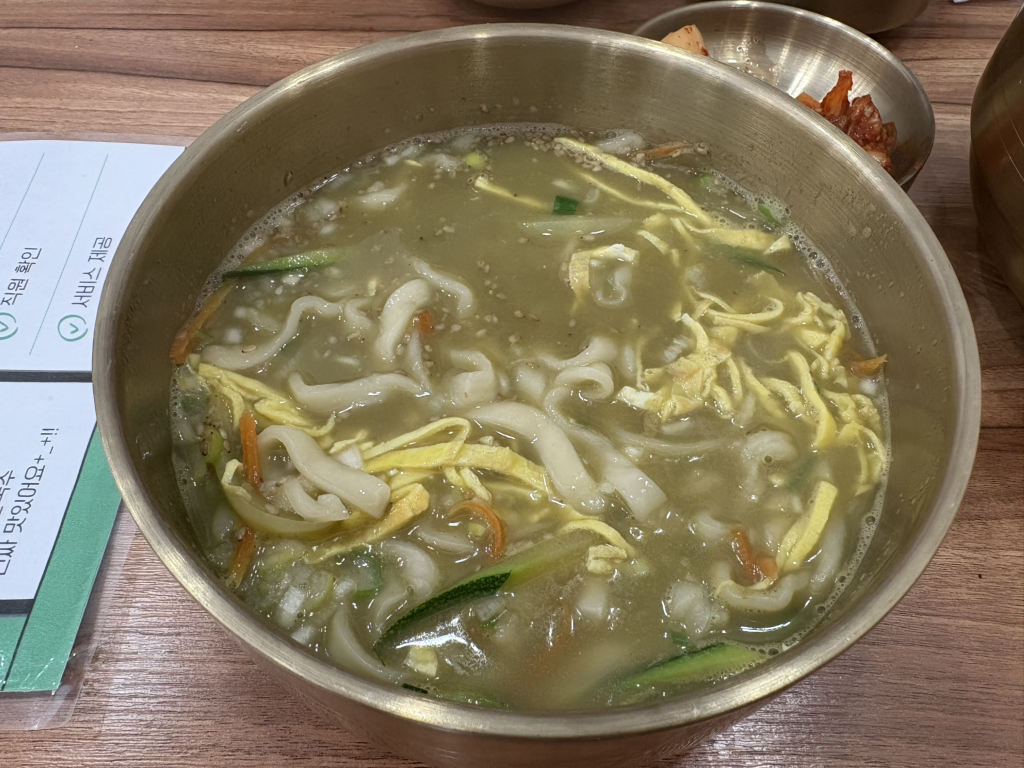 Bomaljinkalguksugimbapbusansicheongjeom (보말진칼국수김밥부산시청점) 1