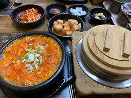 Gwaenginesundaeguk (괭이네순대국) 1