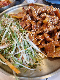 Uribansangsiwol (우리반상시월) 1