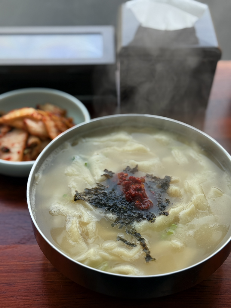 Jayangdongsonkalguksu (자양동손칼국수) 1