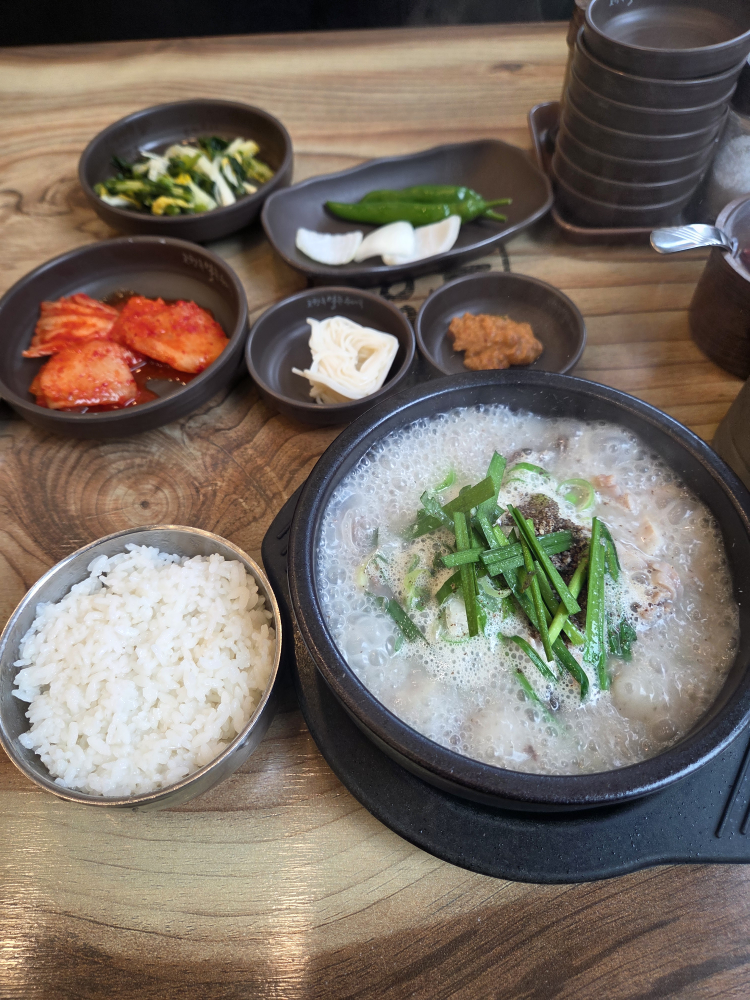 Gohyangokeolkeunsundaeguk okjeongjeom (고향옥얼큰순대국 옥정점) 1