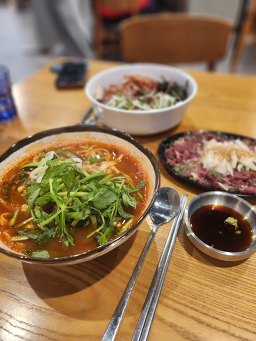 Jejugonikalguksu gunposamseongmaeuljeom (제주곤이칼국수 군포삼성마을점) 1