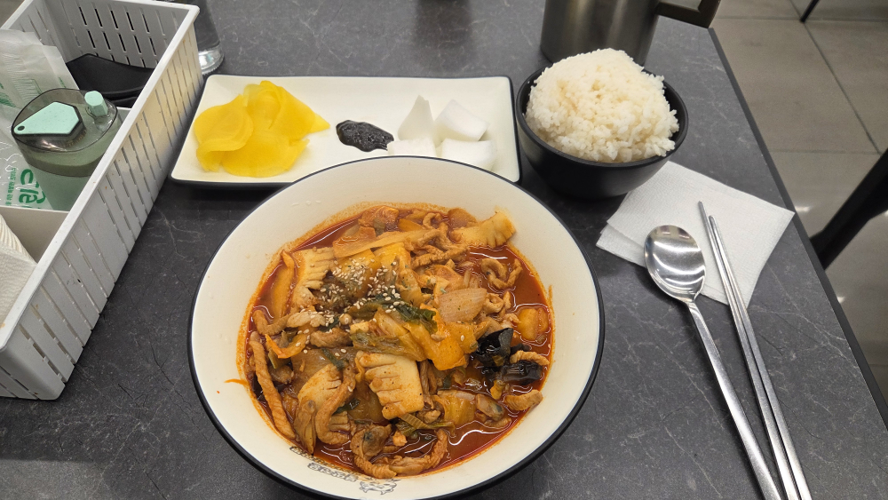 Gwansabuganjjamppong (관사부간짬뽕) 2