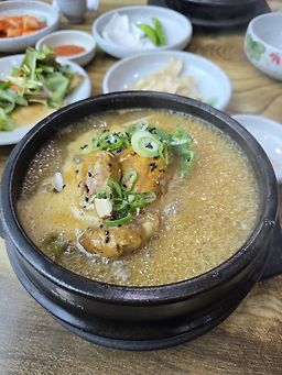 Gyerimsanghwangsamgyetang (계림상황삼계탕) 2
