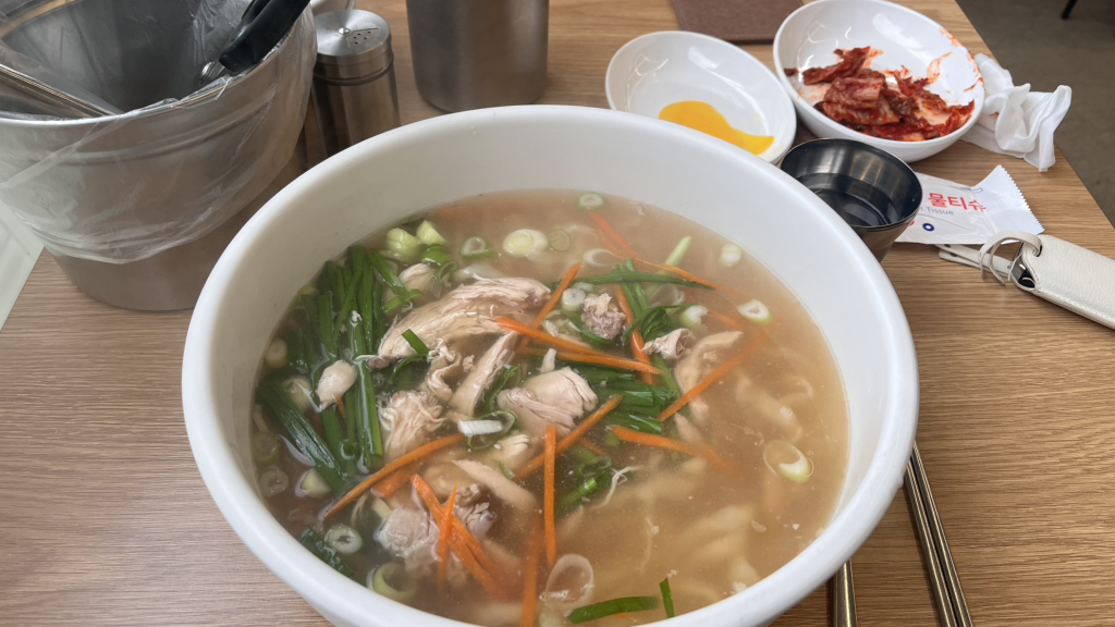 Yongpohorangikalguksu (용포호랑이칼국수) 1