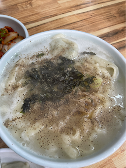 Eomjisonkalguksu (엄지손칼국수) 1
