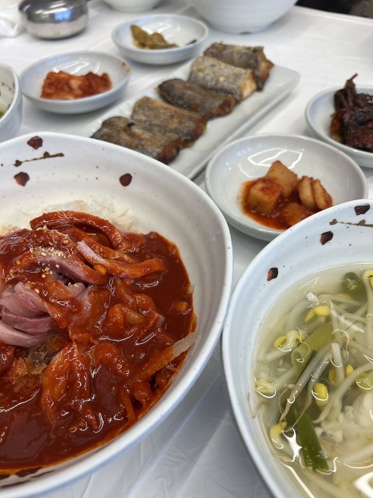 Tteokbauhoetjip (떡바우횟집) 2
