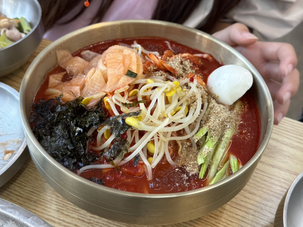 Bakseunggwanghaemulkalguksu (박승광해물칼국수) 3