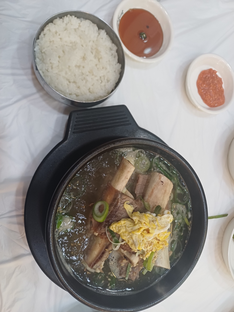 Gojipsengeujipgalbitang (고집센그집갈비탕) 1
