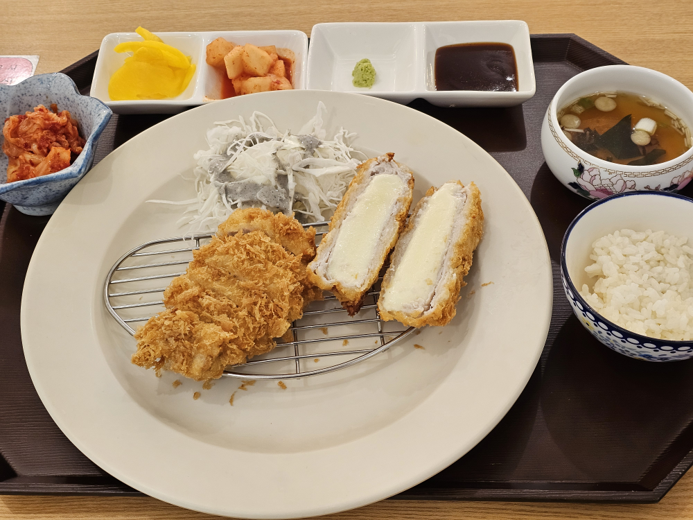 Yeongkacheu oedaejeom (영카츠 외대점) 3