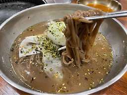 Yongdudongsamgyeopsal (용두동삼겹살) 1