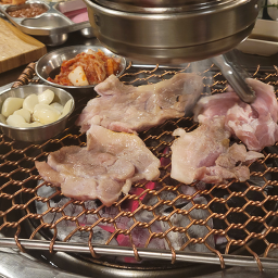 Dwaejiyeongnonghugyeja (돼지영농후계자) 3