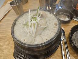 Podowonsamgyetangaendakhanmari gurojeom (포도원삼계탕앤닭한마리 구로점) 2