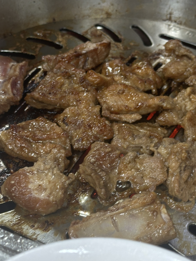 Pungnyeonsutbulgalbi (풍년숯불갈비) 1