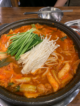 Geugote gamyeon tongnamu (그곳에 가면 통나무) 3