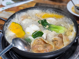 Okhuinegaeseongsonmandu (옥희네개성손만두) 3