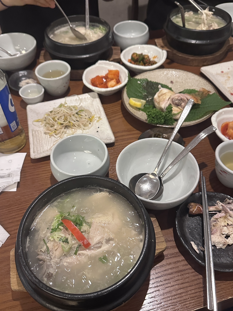 Baekjeryeongsamgyetang (백제령삼계탕) 3