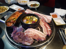 신의주부대찌개 시청점 사진 7