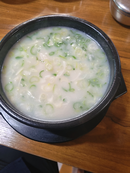 Yetnalgomtangjip (옛날곰탕집) 1