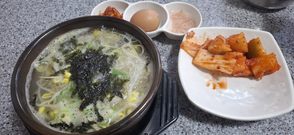 Jeonjumyeongmulkongnamulgukbap (전주명물콩나물국밥) 3