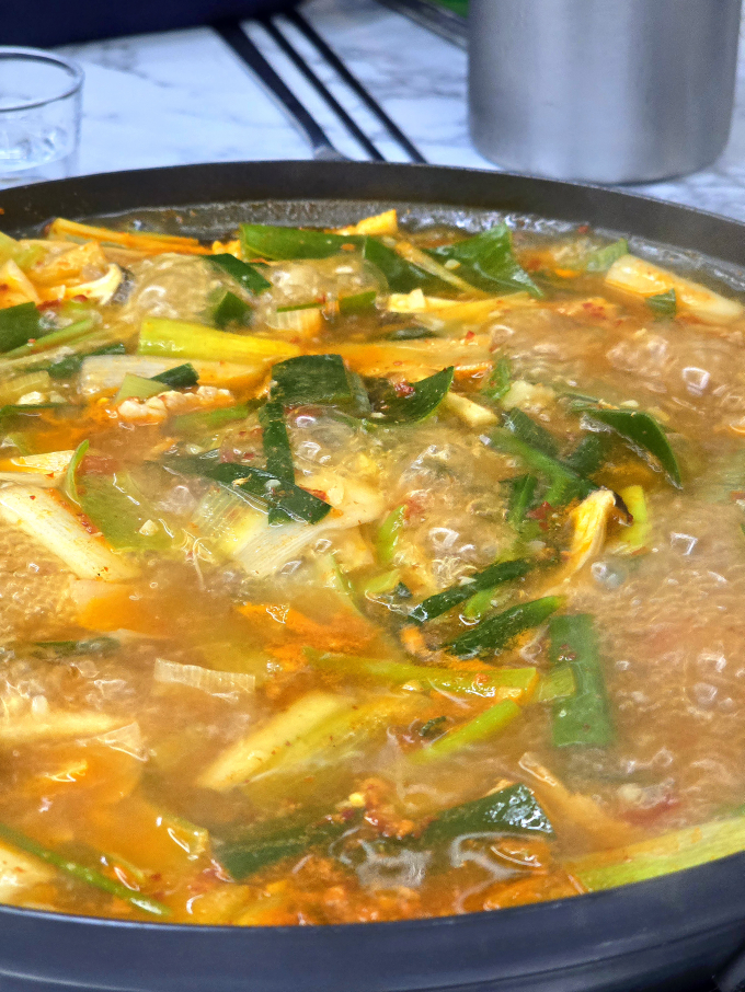 Geumsot dwaejijjigae (금솥 돼지찌개) 2