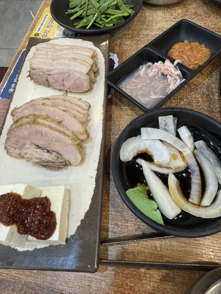 Daegeonmyeonggadwae jigukbap (대건명가돼 지국밥) 2
