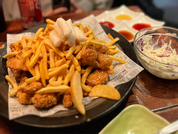 아웃닭 신촌역점 사진 3