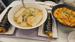 Jaieonteu gimbap (자이언트 김밥) 2