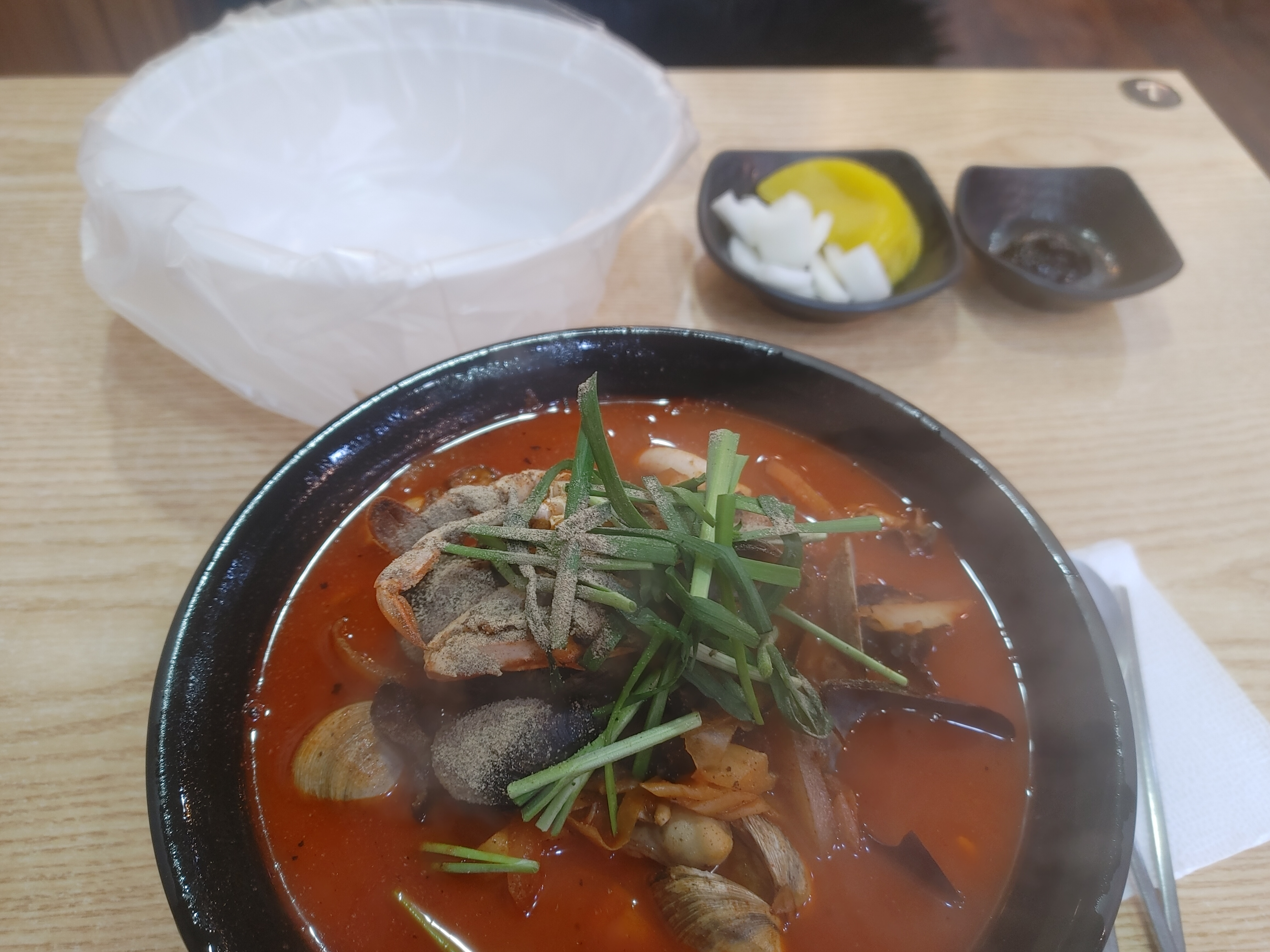 Yeollayongjjamppong (열라용짬뽕) 1