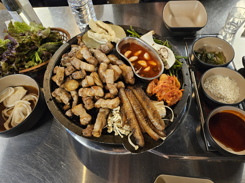 돼봉삼겹살 신논현점 대표 사진