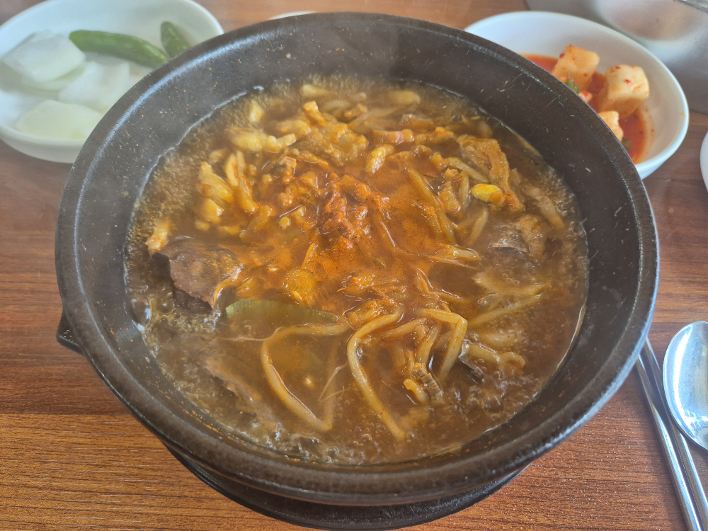 Gangbyeonsuguregukbap (강변수구레국밥) 3