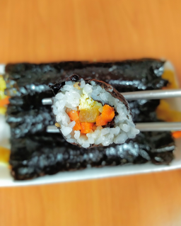 Haetsalmeomeunkkomagimbap (햇살머믄꼬마김밥) 2
