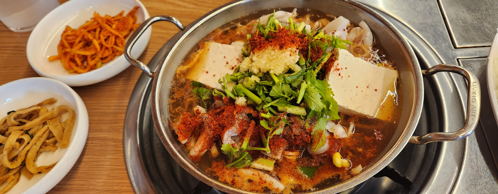 Daecheongeolkeunojingeojjigae (대청얼큰오징어찌개) 2