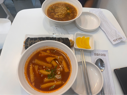 Jaieonteu gimbap (자이언트 김밥) 3