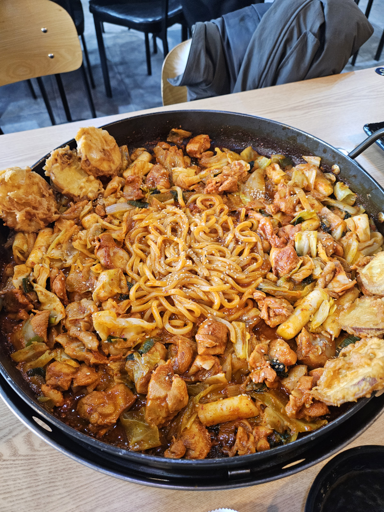 Hongchuncheonchijeudakgalbi guriyeokjeom 5