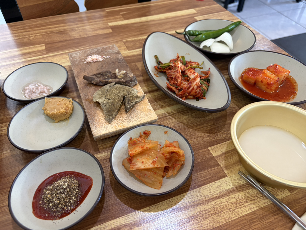 돼지세끼국밥 사진 2