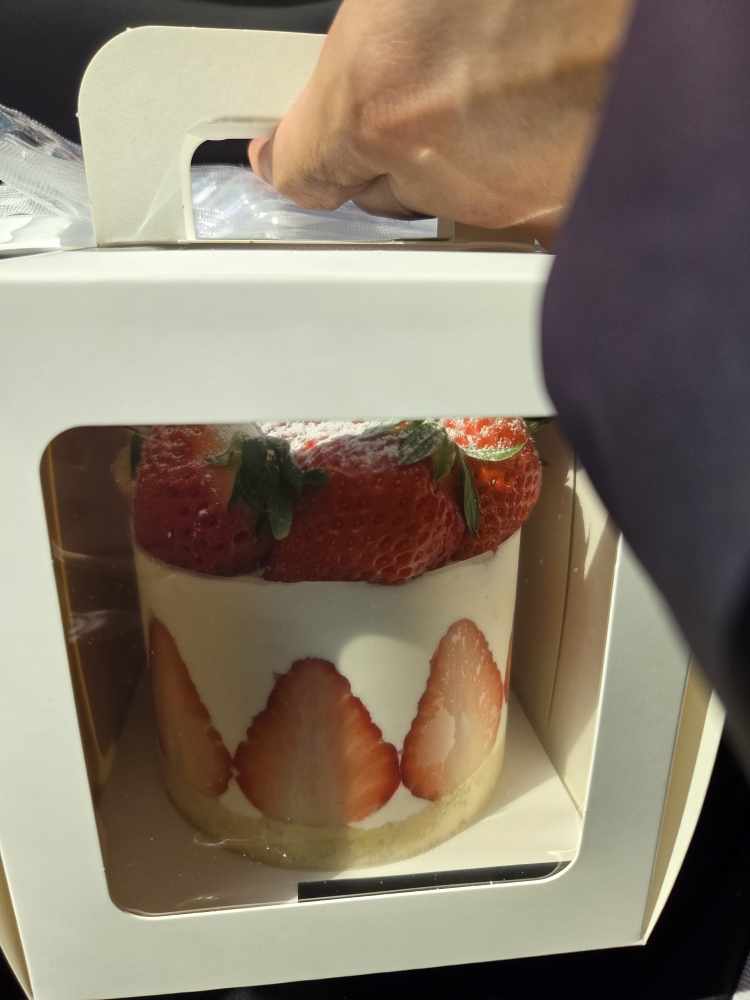 Eoneunaldijeoteu (어느날디저트) 3