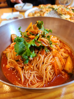 장비빔국수와굴국밥보쌈 분당서판교점 사진 4
