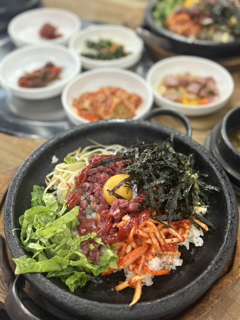 Hobansikyuksikdang (호반식육식당) 1