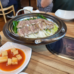Wondangheukyeomsojeonmunjeom (원당흑염소전문점) 2