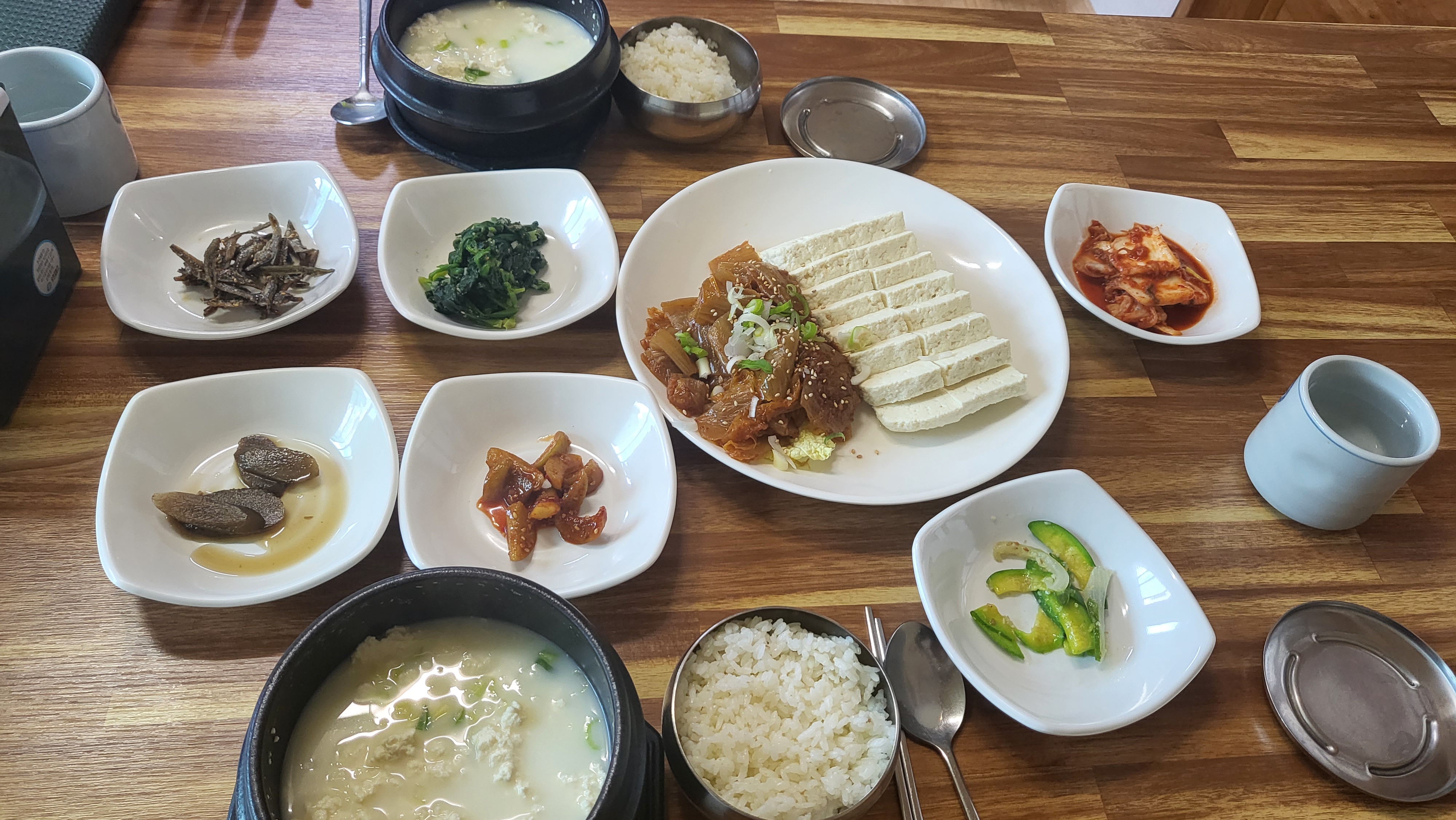 Dujaegogaesundubu (두재고개순두부) 2