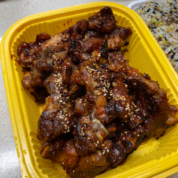 Bukeundwaeji (붉은돼지) 2