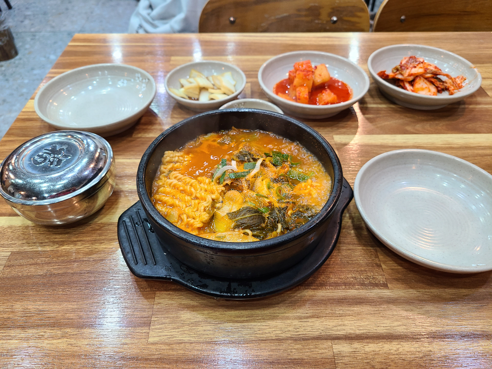 Eomganeyeongyangsundaeguk (엄가네영양순대국) 1